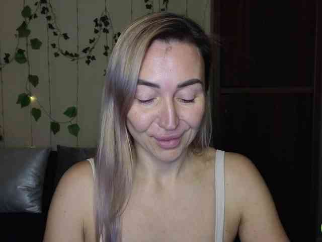 Jullyblondkiss webcam