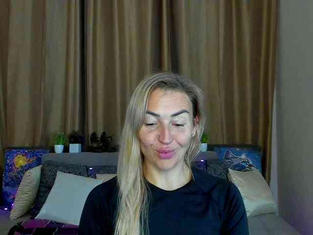 Jullyblondkiss webcam