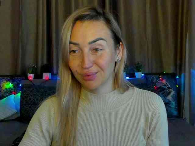 Jullyblondkiss webcam