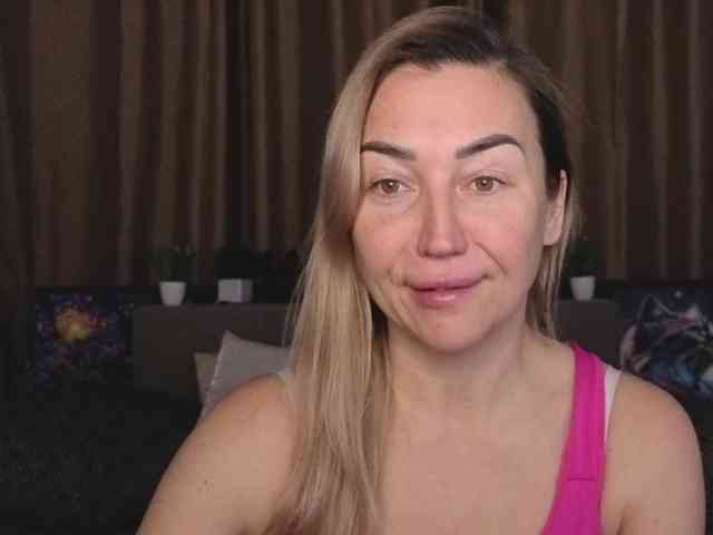 Jullyblondkiss webcam