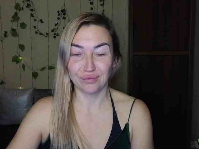 Jullyblondkiss webcam