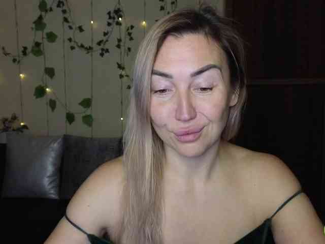 Jullyblondkiss webcam