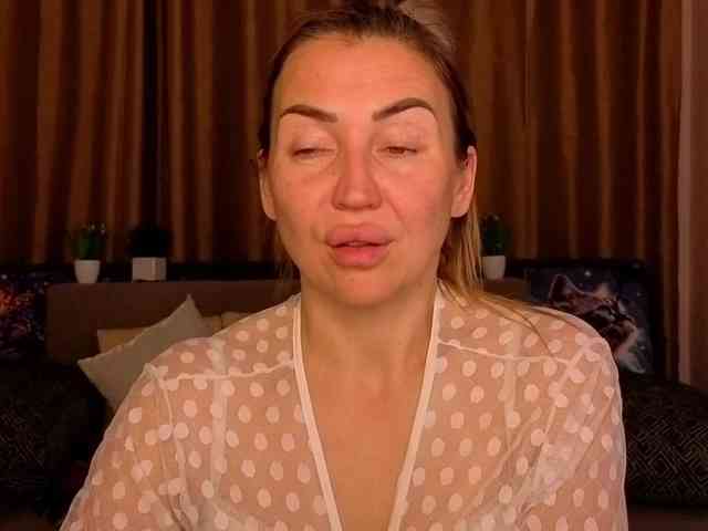 Jullyblondkiss webcam