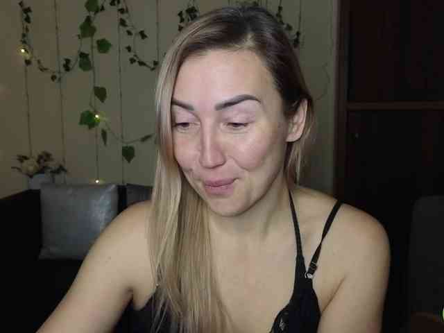 Jullyblondkiss webcam