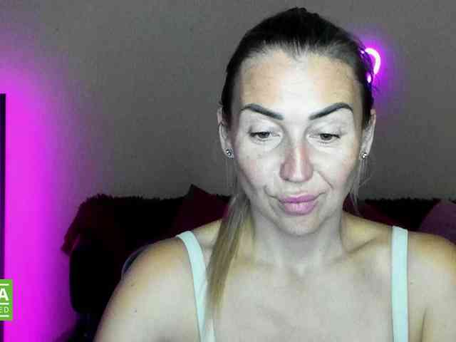 Jullyblondkiss webcam