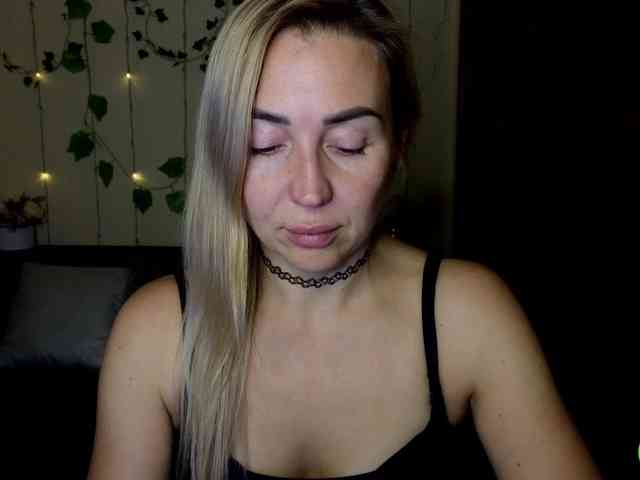 Jullyblondkiss webcam