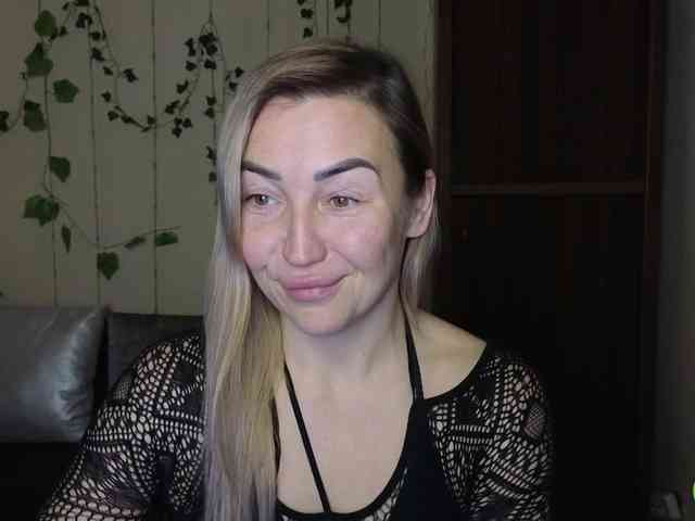 Jullyblondkiss webcam