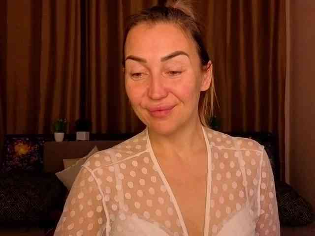 Jullyblondkiss webcam