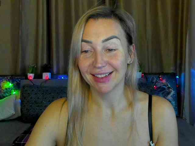 Jullyblondkiss webcam