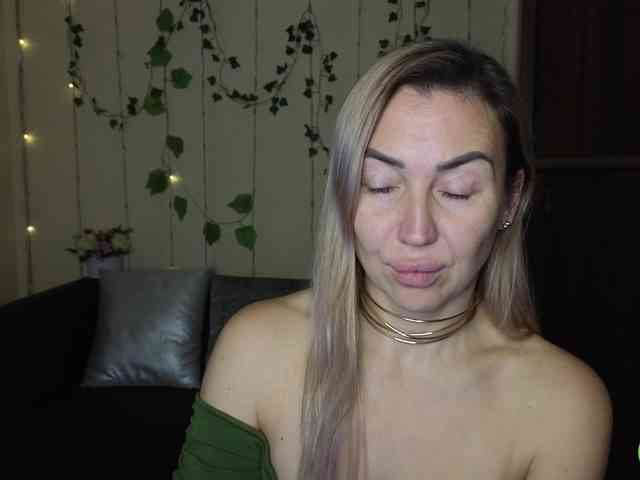 Jullyblondkiss webcam