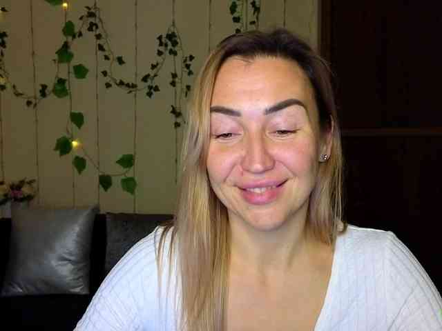 Jullyblondkiss webcam