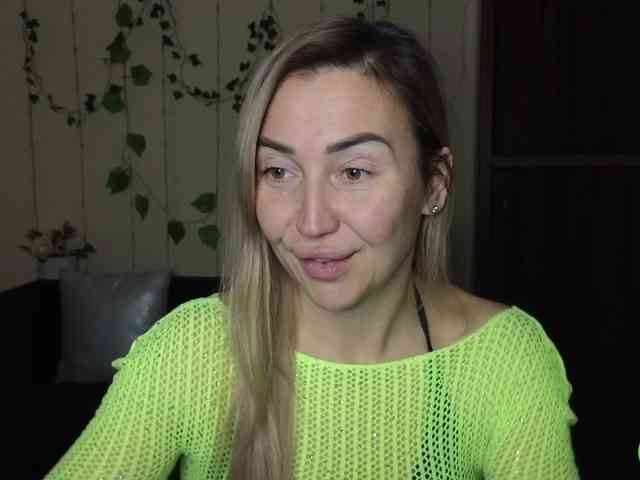 Jullyblondkiss webcam