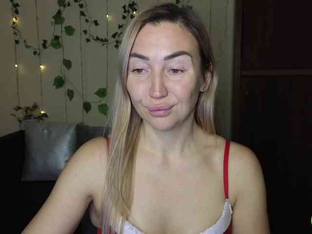 Jullyblondkiss webcam