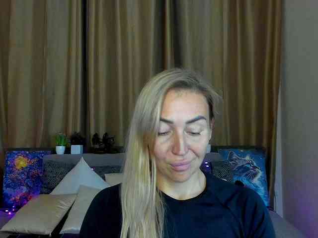 Jullyblondkiss webcam