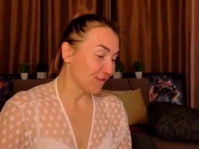 Jullyblondkiss webcam