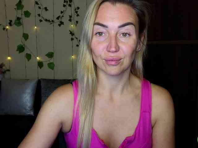 Jullyblondkiss webcam