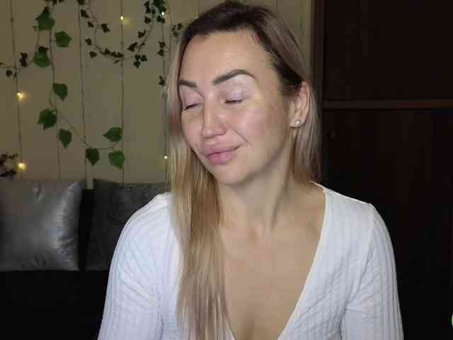 Jullyblondkiss webcam