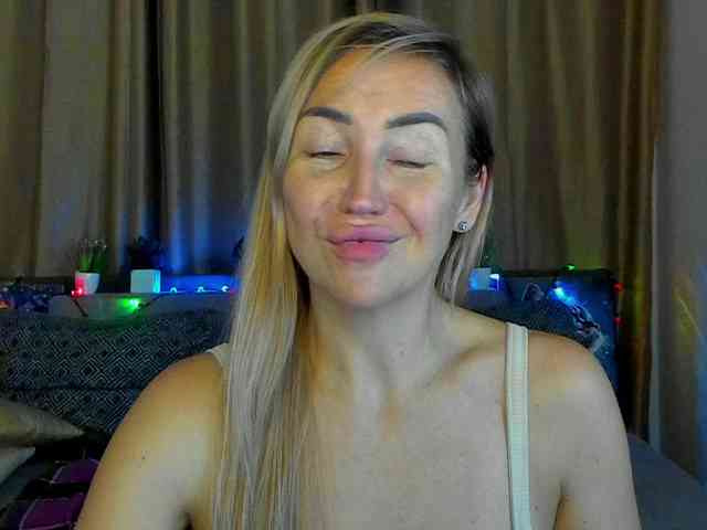 Jullyblondkiss webcam