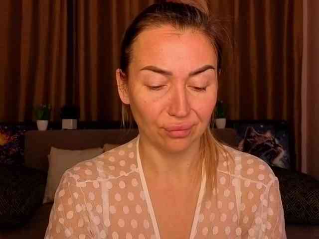 Jullyblondkiss webcam