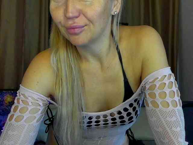 Jullyblondkiss webcam