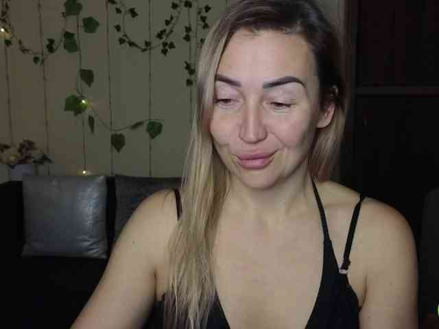 Jullyblondkiss webcam