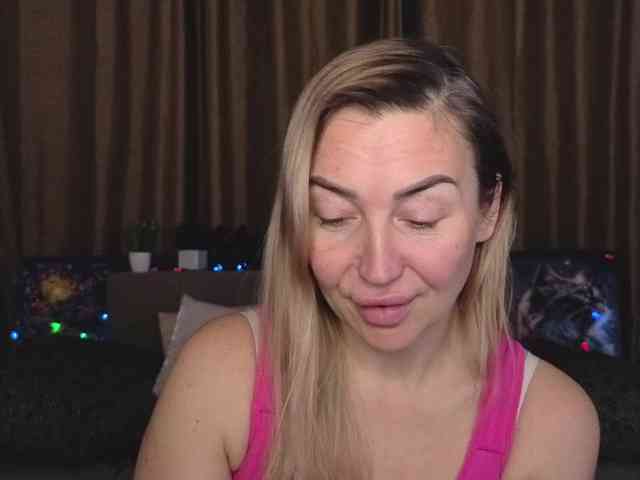 Jullyblondkiss webcam