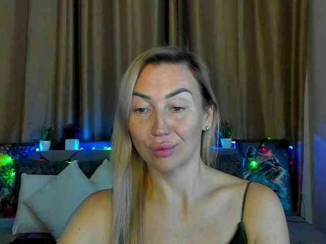 Jullyblondkiss webcam