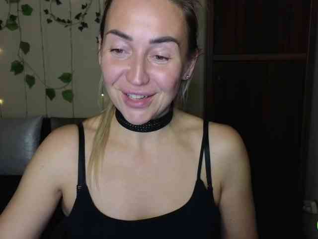 Jullyblondkiss webcam