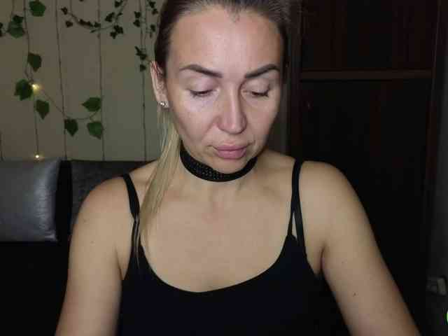 Jullyblondkiss webcam