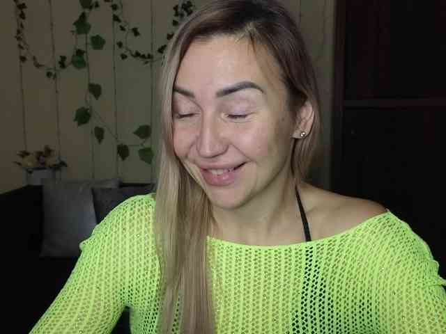 Jullyblondkiss webcam