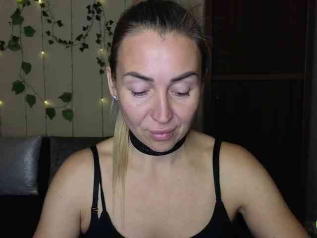 Jullyblondkiss webcam