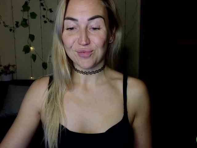 Jullyblondkiss webcam
