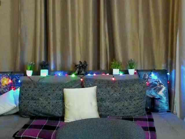 Jullyblondkiss webcam