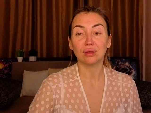 Jullyblondkiss webcam