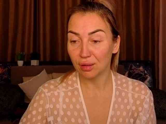 Jullyblondkiss webcam