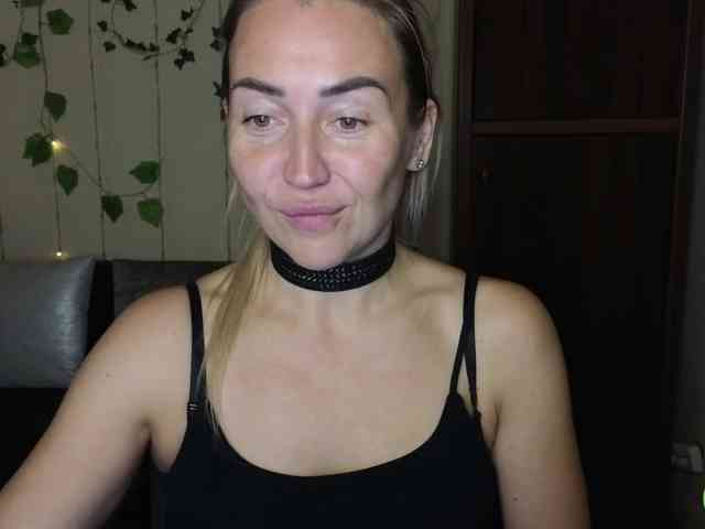 Jullyblondkiss webcam