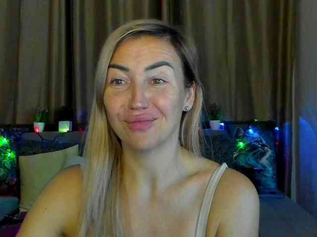 Jullyblondkiss webcam