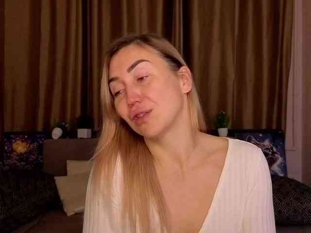 Jullyblondkiss webcam