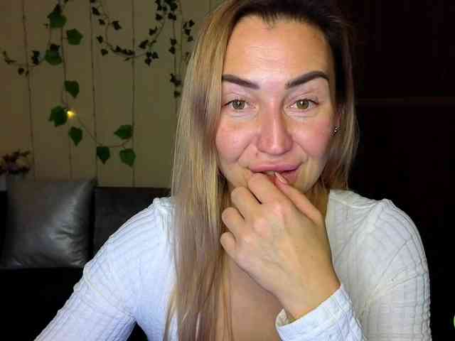 Jullyblondkiss webcam