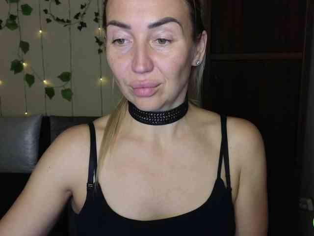 Jullyblondkiss webcam