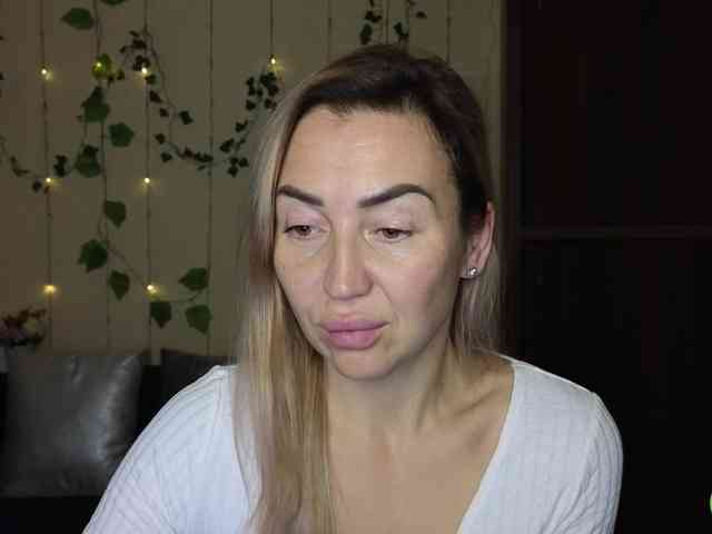 Jullyblondkiss webcam