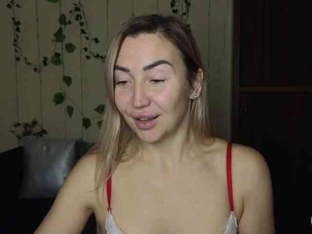 Jullyblondkiss webcam