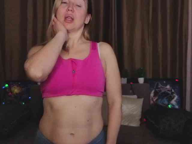 Jullyblondkiss webcam