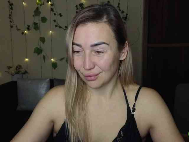 Jullyblondkiss webcam