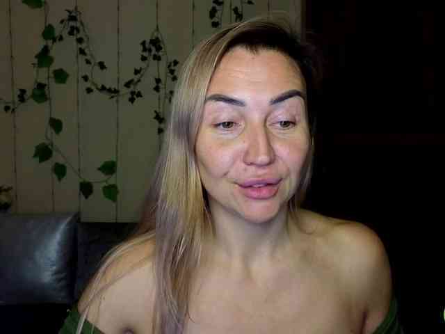 Jullyblondkiss webcam