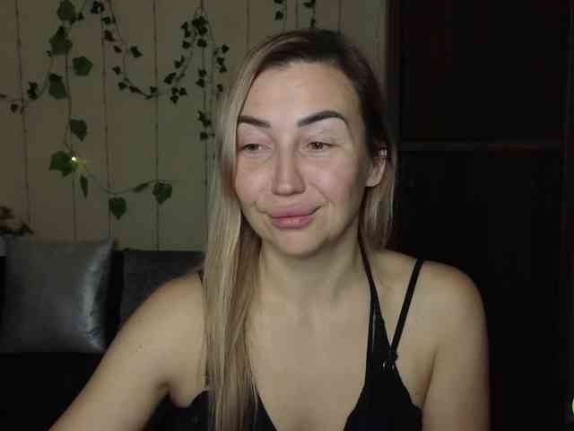 Jullyblondkiss webcam