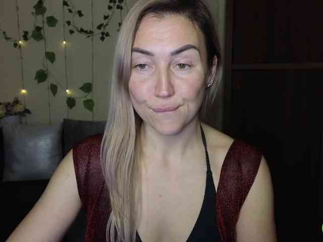 Jullyblondkiss webcam