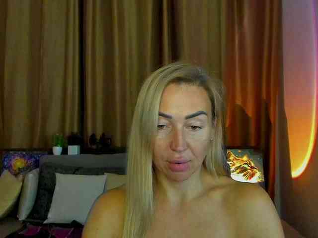Jullyblondkiss webcam