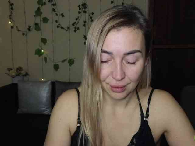 Jullyblondkiss webcam