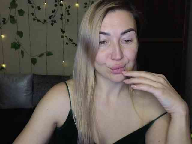 Jullyblondkiss webcam